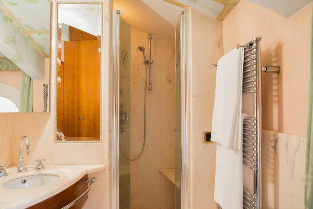 Carbonesi Luxury - Centro Storico Appartement Bologna Buitenkant foto