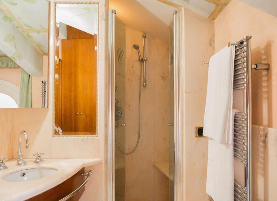 Carbonesi Luxury - Centro Storico Appartement Bologna Buitenkant foto