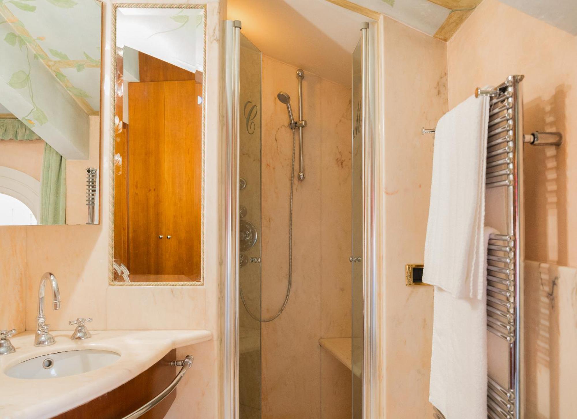 Carbonesi Luxury - Centro Storico Appartement Bologna Buitenkant foto
